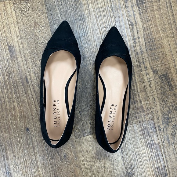 Journee Collection Black Flats - Picture 3 of 6